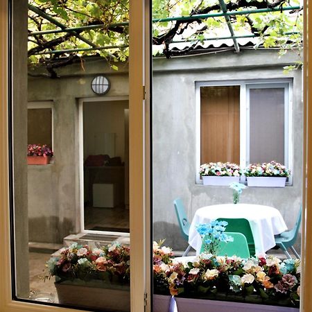 Albert House Hotel And Tours Yerevan Bagian luar foto