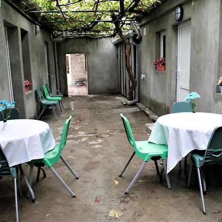 Albert House Hotel And Tours Yerevan Bagian luar foto