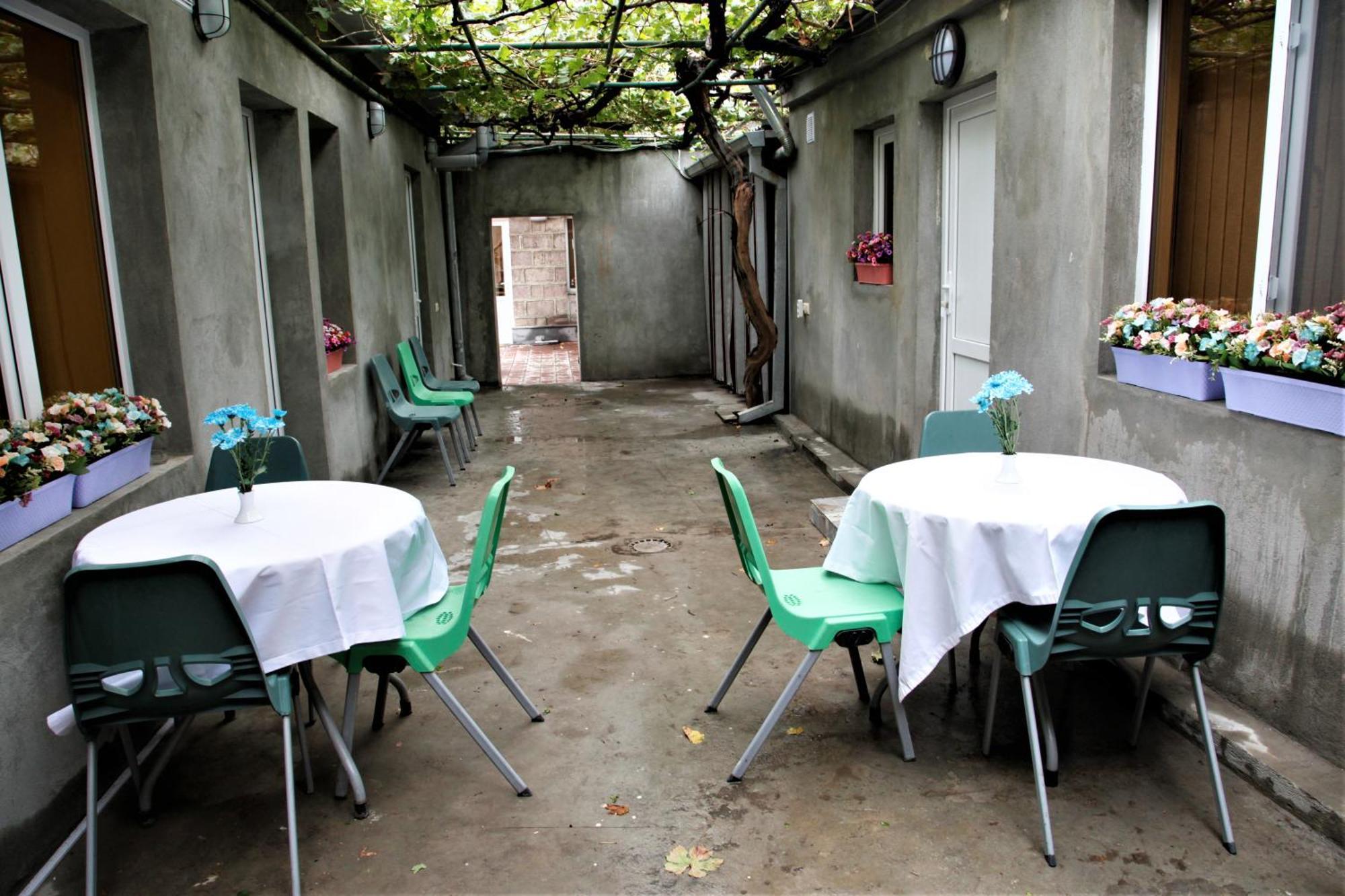 Albert House Hotel And Tours Yerevan Bagian luar foto