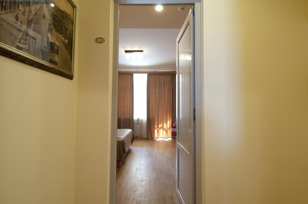 Albert House Hotel And Tours Yerevan Bagian luar foto
