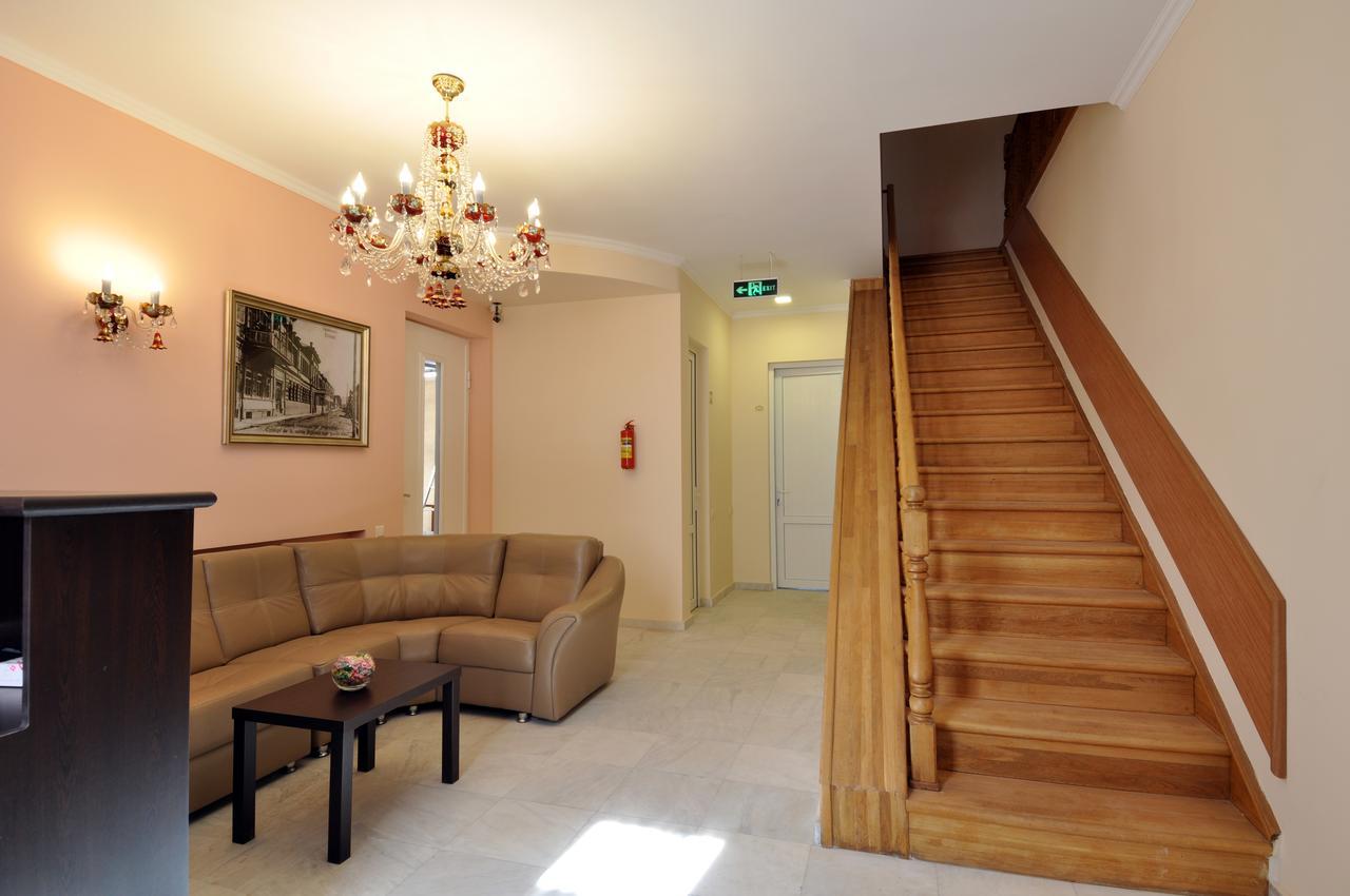 Albert House Hotel And Tours Yerevan Bagian luar foto