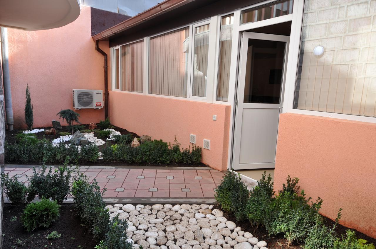 Albert House Hotel And Tours Yerevan Bagian luar foto