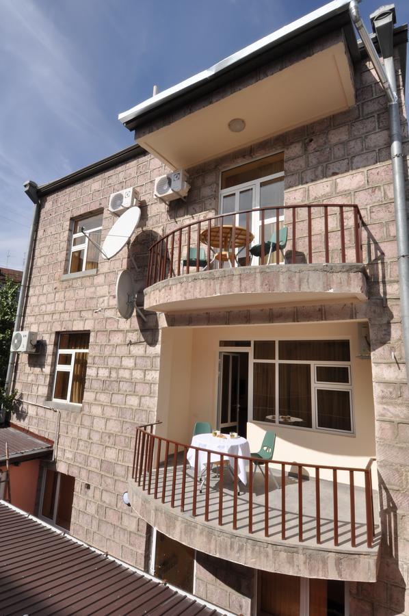 Albert House Hotel And Tours Yerevan Bagian luar foto