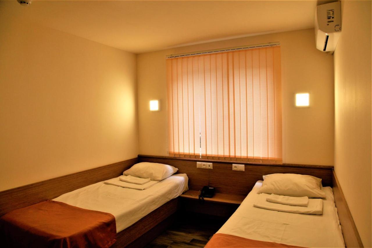 Albert House Hotel And Tours Yerevan Bagian luar foto