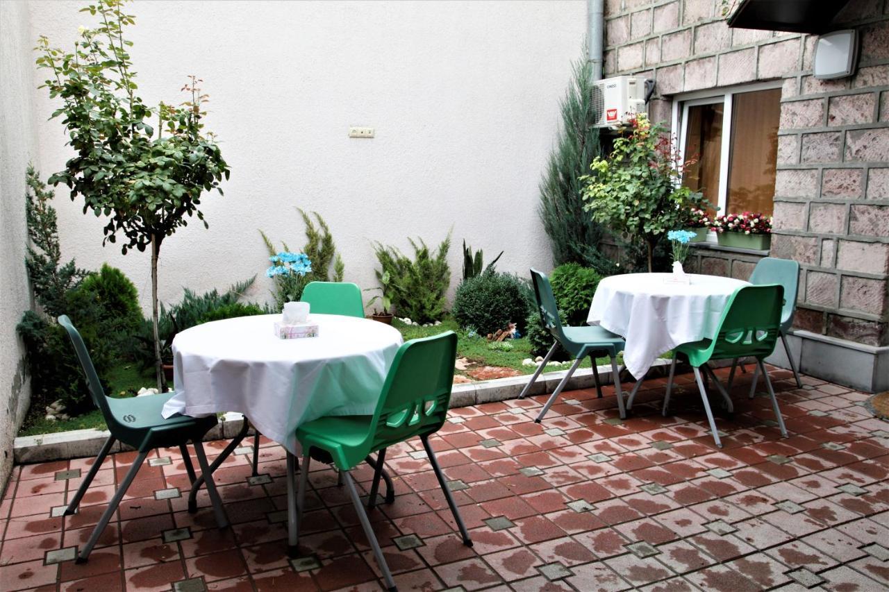 Albert House Hotel And Tours Yerevan Bagian luar foto