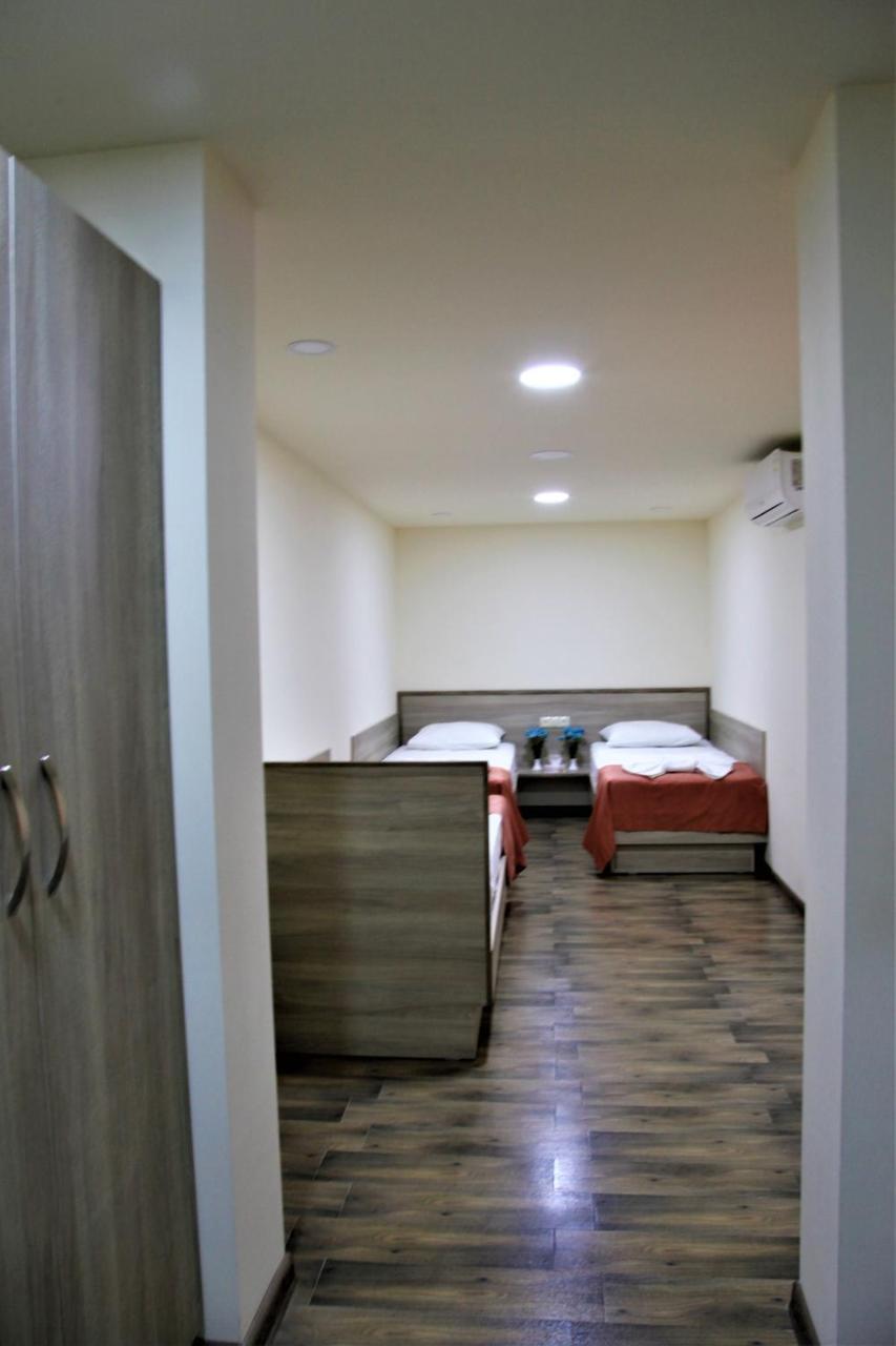 Albert House Hotel And Tours Yerevan Bagian luar foto