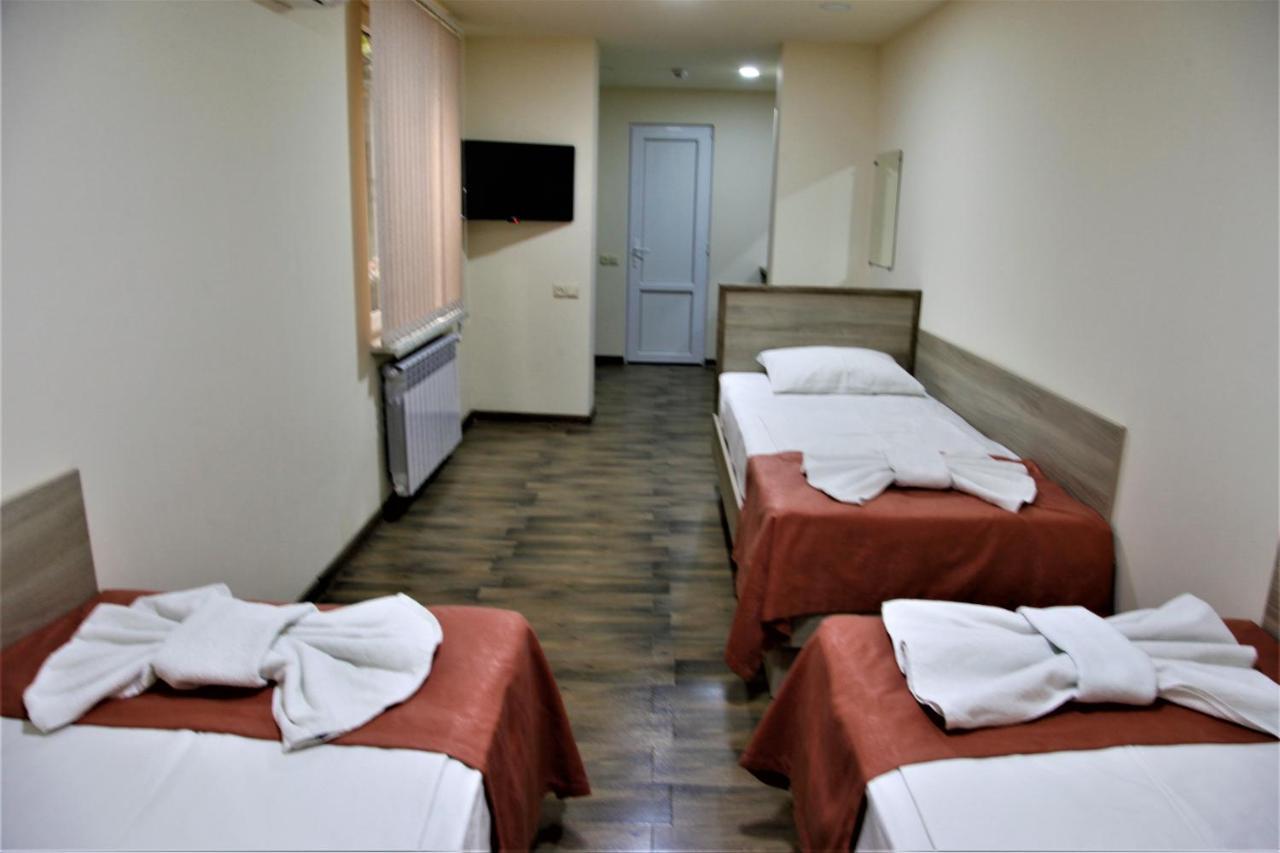 Albert House Hotel And Tours Yerevan Bagian luar foto